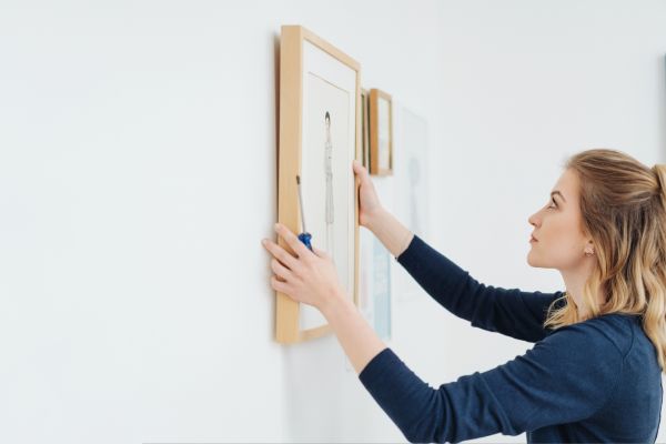 Cost of Picture Hanging Service in Albany